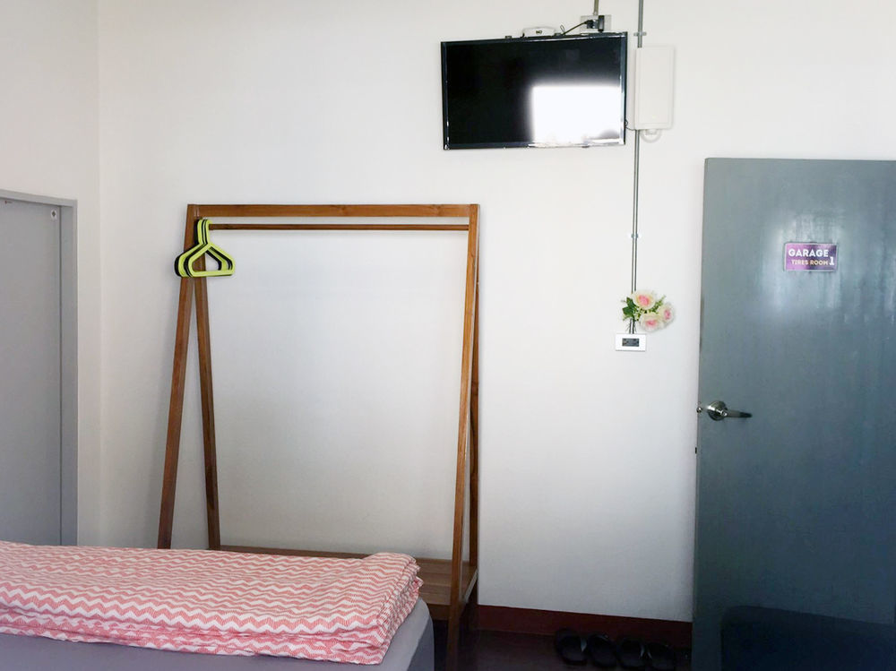 Hotel The Garage à Chiang Rai Extérieur photo