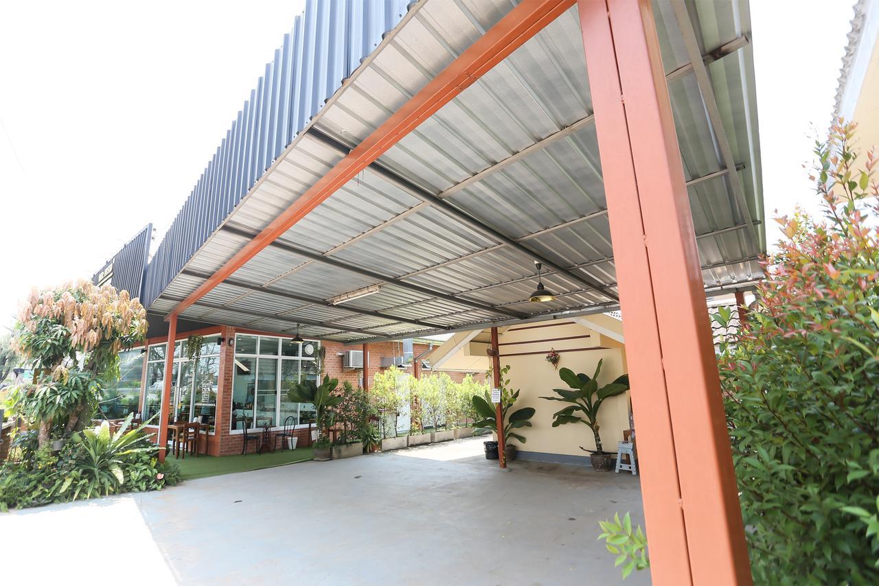 Hotel The Garage à Chiang Rai Extérieur photo